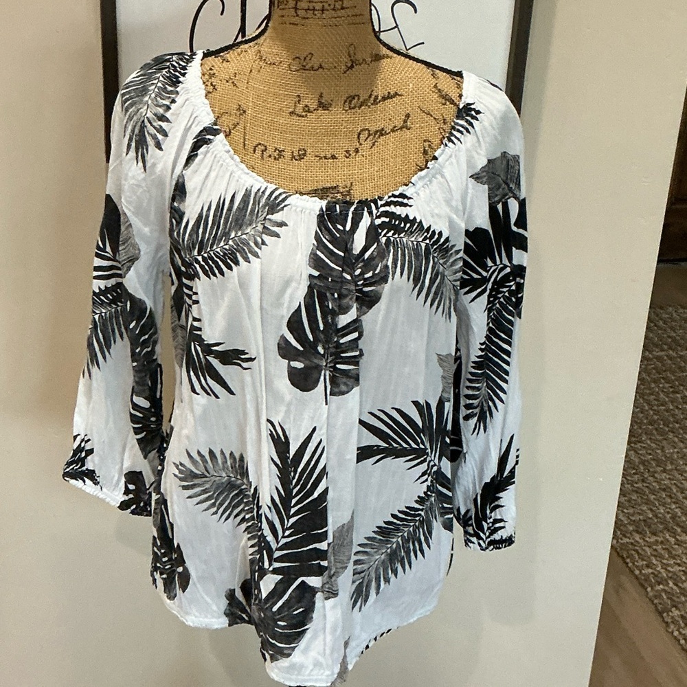 Old Navy Monochrome Leaf Print Blouse